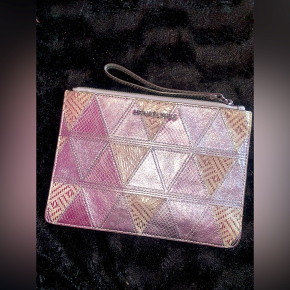 Michael Kors Handbags - Michael Kors Clutch